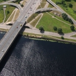 ЧП на ул.Краста: при съезде с моста перевернулся молоковоз