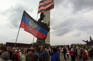 Линдерман пришел в парк Победы с флагами донбасских ополченцев (ФОТО)