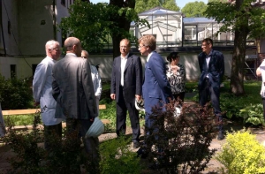 Ушаков ознакомился с ходом ремонта операционного блока 1-й больницы