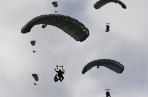 Парашютист остался жив, упав с высоты 1,5 километра