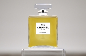 В Европе могут запретить духи Chanel №5