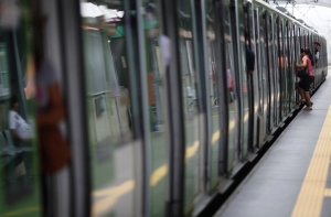 Флешмоб в метро Киева: «Хто нэ скаче, той москаль!» (ВИДЕО)