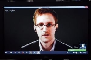 Сноуден попросит продлить ему разрешение на временное убежище в России