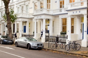 В Риге проведет семинары директор британского колледжа  MPW London (ФОТО)