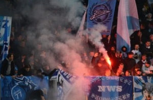 Матч «Зенит» - «Динамо» при счете 2:4 был остановлен из-за беспорядков на поле (ВИДЕО)