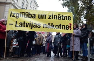 ПРЯМАЯ ТРАНСЛЯЦИЯ MIX TV: пикет латвийских педагогов