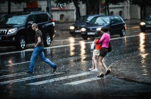 Сильный ливень в Риге: на дорогах все в порядке