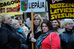 Латвийские учителя: не латайте дыры бюджета нашими деньгами! (ДОПОЛНЕНО)