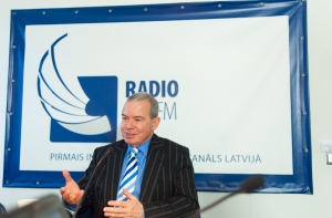Коалиция отмежевалась от заявлений Лембергса о НАТО
