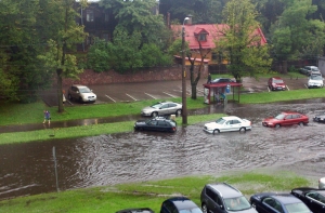 Синоптики: сегодня в Латвии ливни, грозы, град (АУДИО)