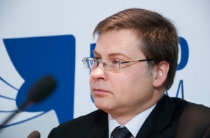 АНОНС: на радио Baltkom – экс-премьер Валдис Домбровскис