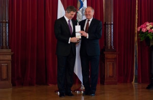 Озолиньша и Тикмерса наградили Орденами Трех звезд (ФОТО)