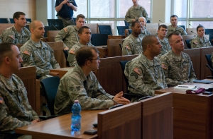 Американские военные обещают в Латвии вести себя прилично