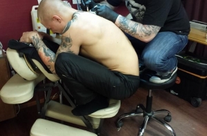 В Европе набирает популярность флешмоб «Российские гопники» (ФОТО)