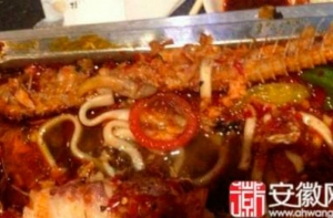 Поданное в ресторане блюдо с презервативом скормили управляющему (ФОТО)