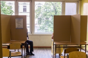 Выборы в Европарламент: на участках смотрят хоккей