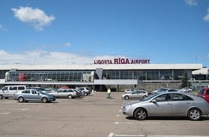 По дороге в аэропорт «Рига» в ДТП попал рейсовый автобус