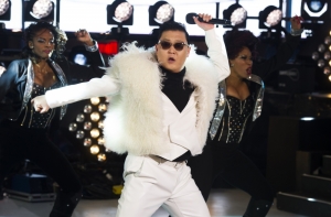 Клип PSY набрал за два года 2 миллиарда просмотров на YouTube