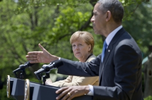 Европа и США пригрозили санкциями российской экономике