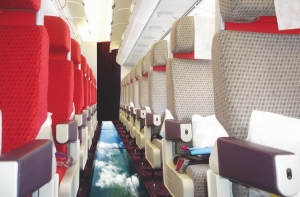 Авиакомпания Virgin Atlantic сделает пол в самолетах стеклянным (ФОТО)
