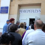 Донбасс стоит в очередях на референдум (ФОТО)