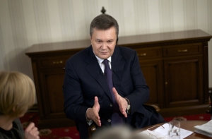 Янукович призвал Киев вывести войска из восточной Украины