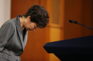 Лидер Кореи взяла вину за паром на себя