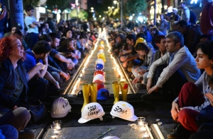 Число жертв взрыва на шахте в Турции превысило 300