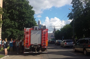 Сработала сигнализация: эвакуирован Спортивный медцентр на Райня (ФОТО)