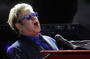 Кремль не осведомлен о планах Элтона Джона встретиться с Путиным