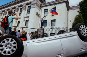 ЕС осудил нападение на посольство России