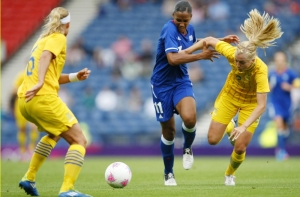 Врачи посоветовали женщинам играть в футбол