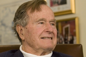 Джордж Буш стал судьей конкурса дизайнерских носков