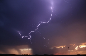 В пассажирский самолет ударила молния
