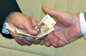 Исследование: в Латвии уменьшился уровень коррупции