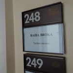 Байба Брока не собирается подавать в отставку