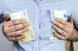 Минфин: смена валюты позволила хозяйству сэкономить более 100 миллионов евро