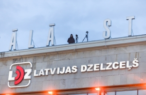 Премьер вдохновилась Latvijas dzelzceļš