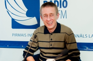 Журналист: летчика, обстрелявшего Луганск, обязательно найдут (АУДИО)