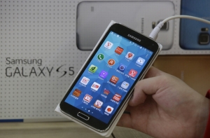 Samsung анонсировала смартфон с разрешением экрана 2600 на 1440 точек