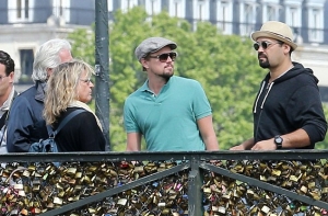 Daily Mail: мост в Париже обвалился под тяжестью «замков любви» (ФОТО,ВИДЕО)