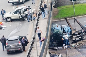 Авария в центре Вильнюса: грузовик упал с моста