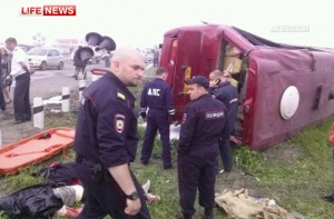 Локомотив протаранил автобус с пассажирами в Сахалинской области