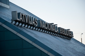 ЧП в «Замке света»: спасателям пришлось выбить стекло