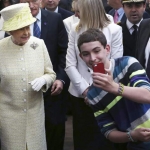 14-летний наглец сделал селфи с королевой Великобритании (ФОТО)