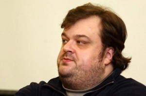 Болельщики в ожидании лысого Василия Уткина