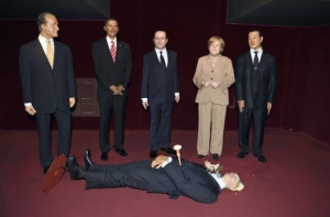 В Париже Femen напали на восковую статую Путина (ФОТО)