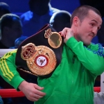 Чемпион мира по боксу попал в ДТП вместе со своими детьми