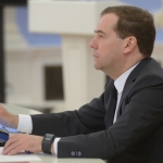 Медведев обвинил в происходящем на Украине руководителей страны