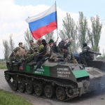 Ополченцы ДНР завели танк, стоявший на постаменте со времен войны